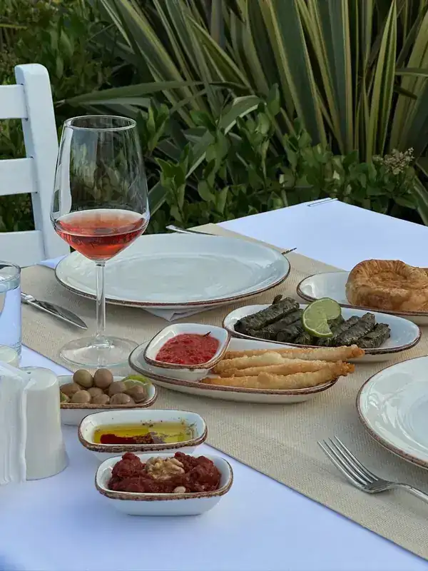 Bahçede Sofra, Oikos Bozcaada