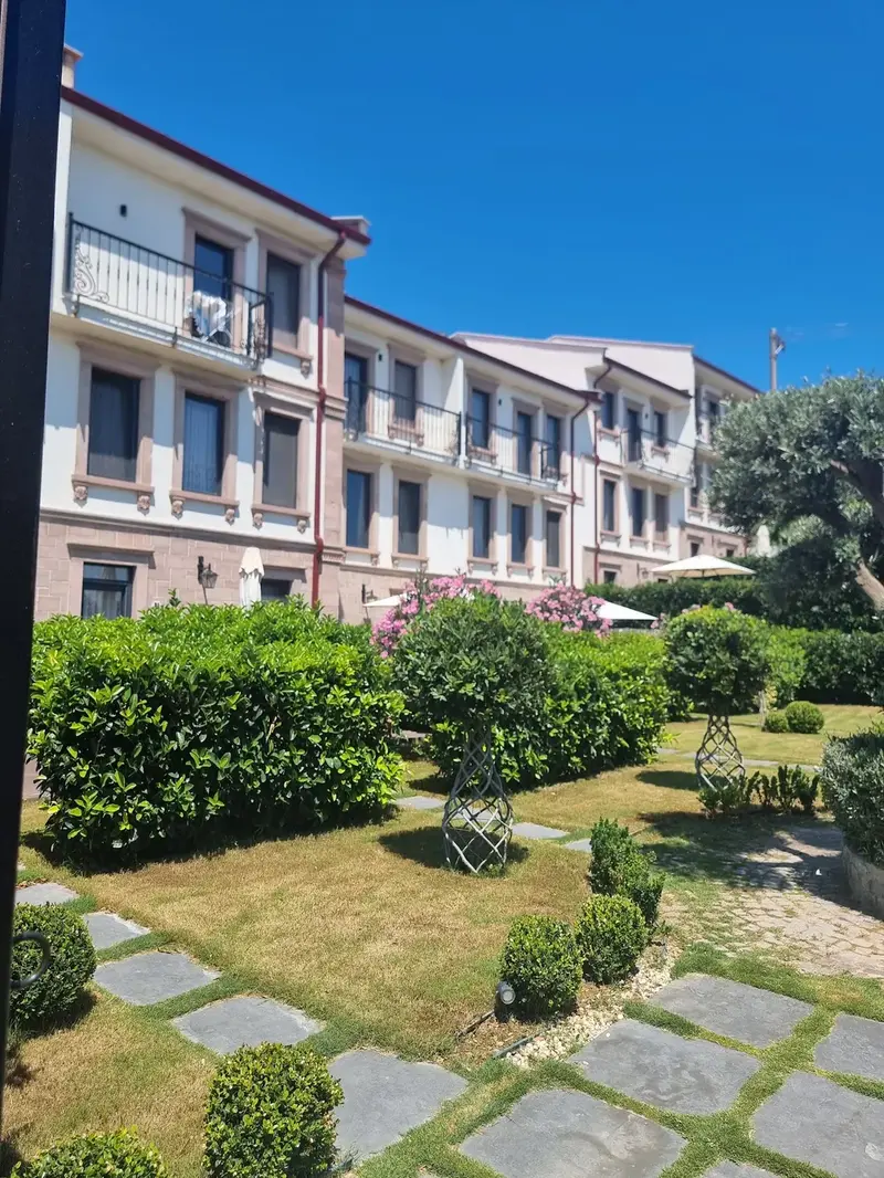 Oikos Bozcaada bina ve bahçe